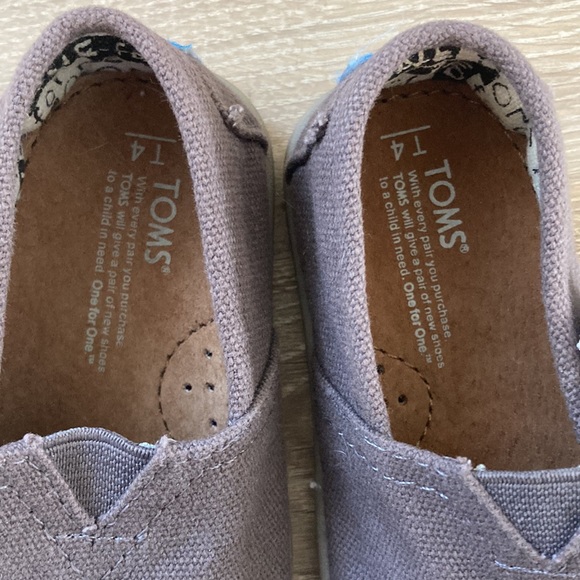 Gray TOMS Size 4 - Picture 4 of 4